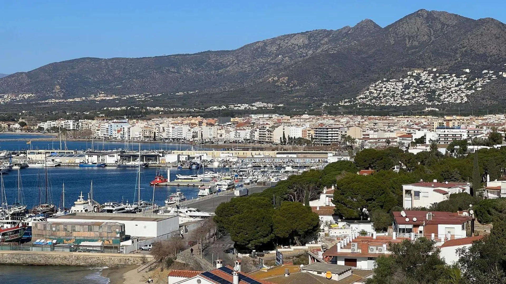 Precioso Apartamento Con Vistas Espectaculares De La Bahia Roses Av-48 Spagna