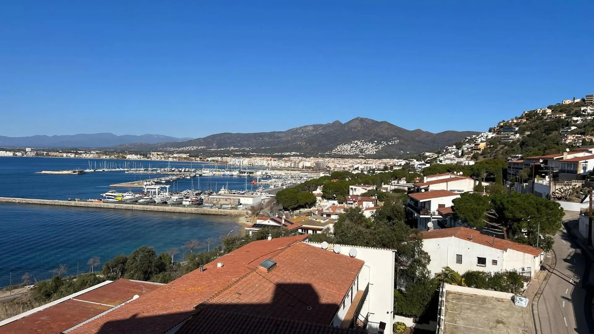 Precioso Apartamento Con Vistas Espectaculares De La Bahia Roses Av-48 Appartamento